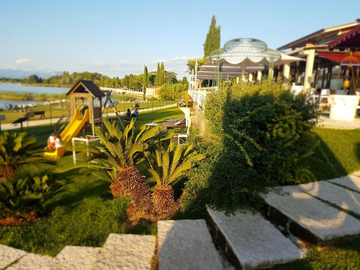 Hotel Aquila D'Oro Desenzano Desenzano del Garda Exterior photo