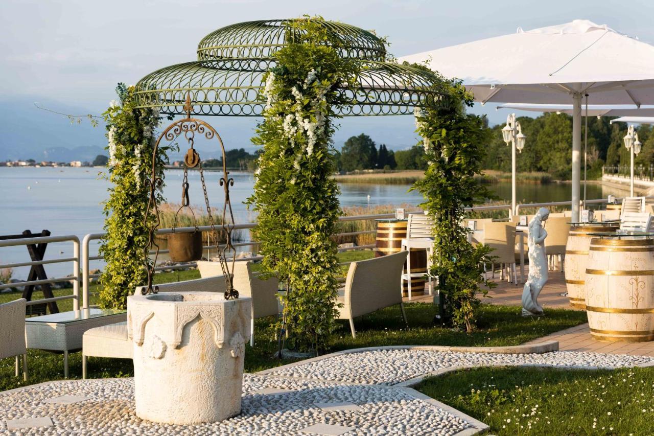 Hotel Aquila D'Oro Desenzano Desenzano del Garda Exterior photo
