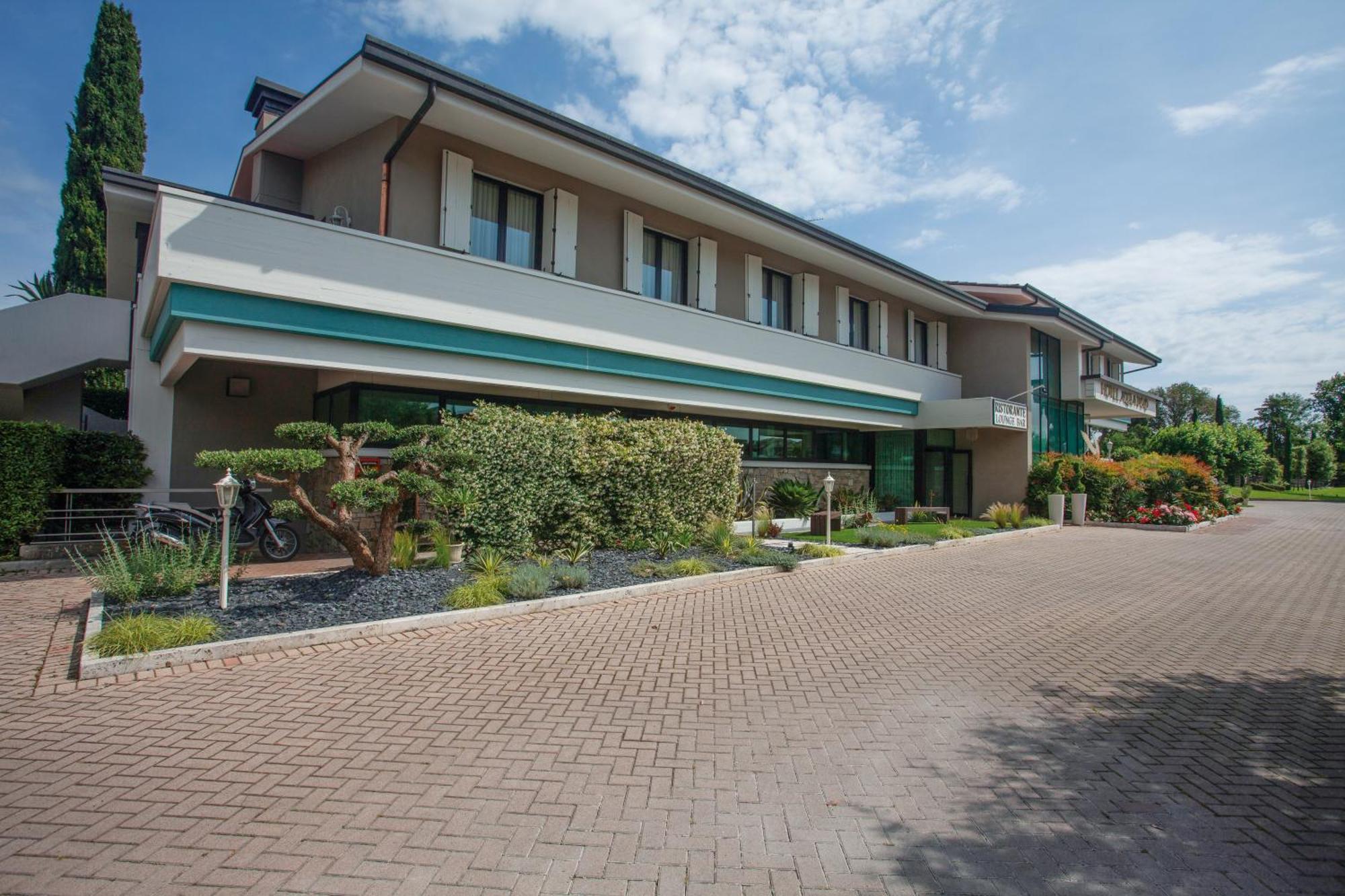 Hotel Aquila D'Oro Desenzano Desenzano del Garda Exterior photo