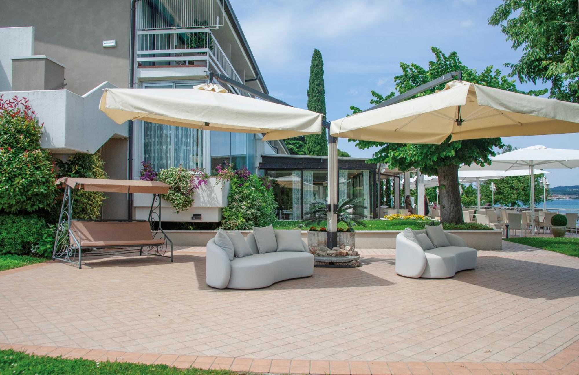 Hotel Aquila D'Oro Desenzano Desenzano del Garda Exterior photo