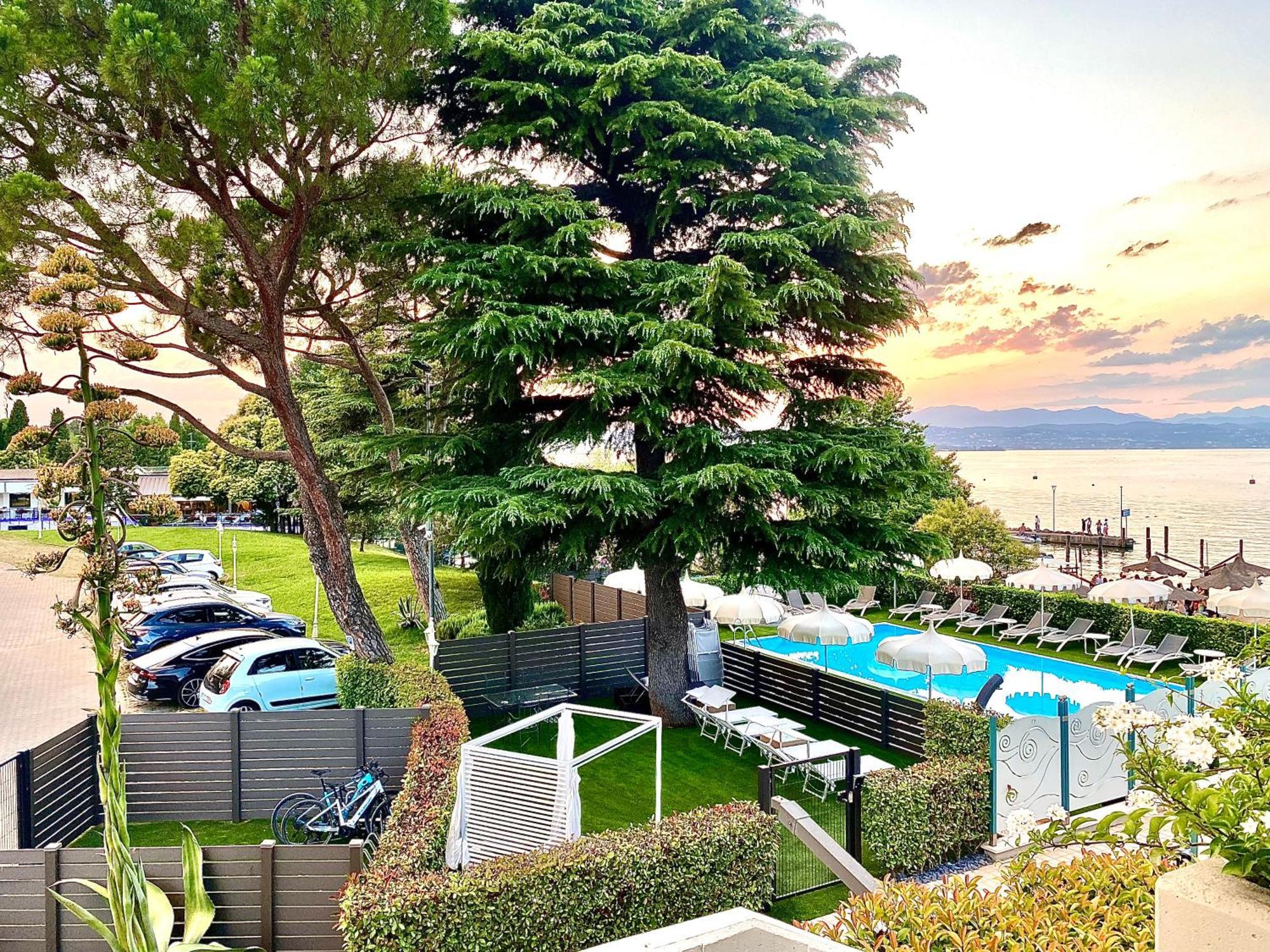 Hotel Aquila D'Oro Desenzano Desenzano del Garda Exterior photo